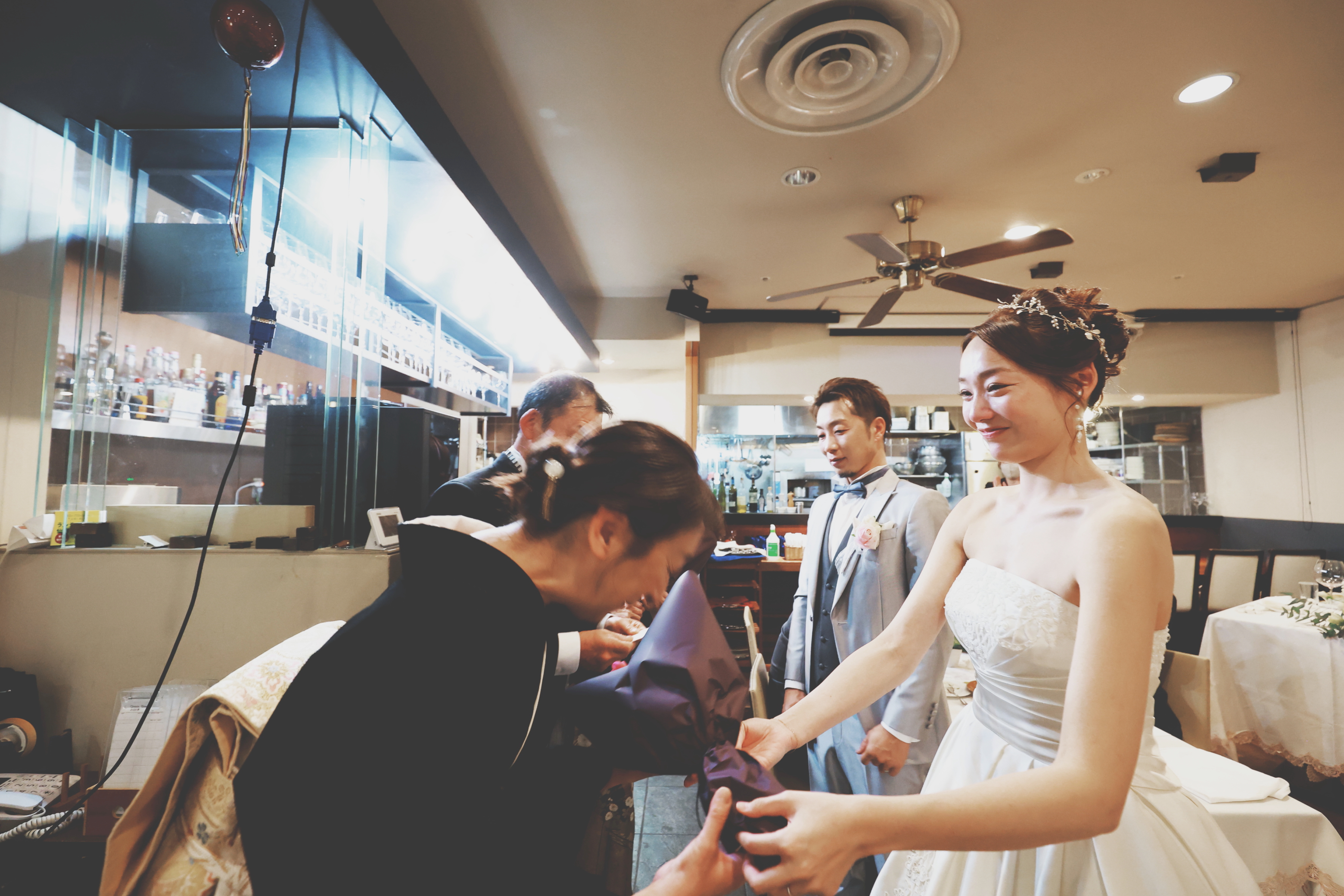 結婚式の後に、家族でレストランでパーティー♪