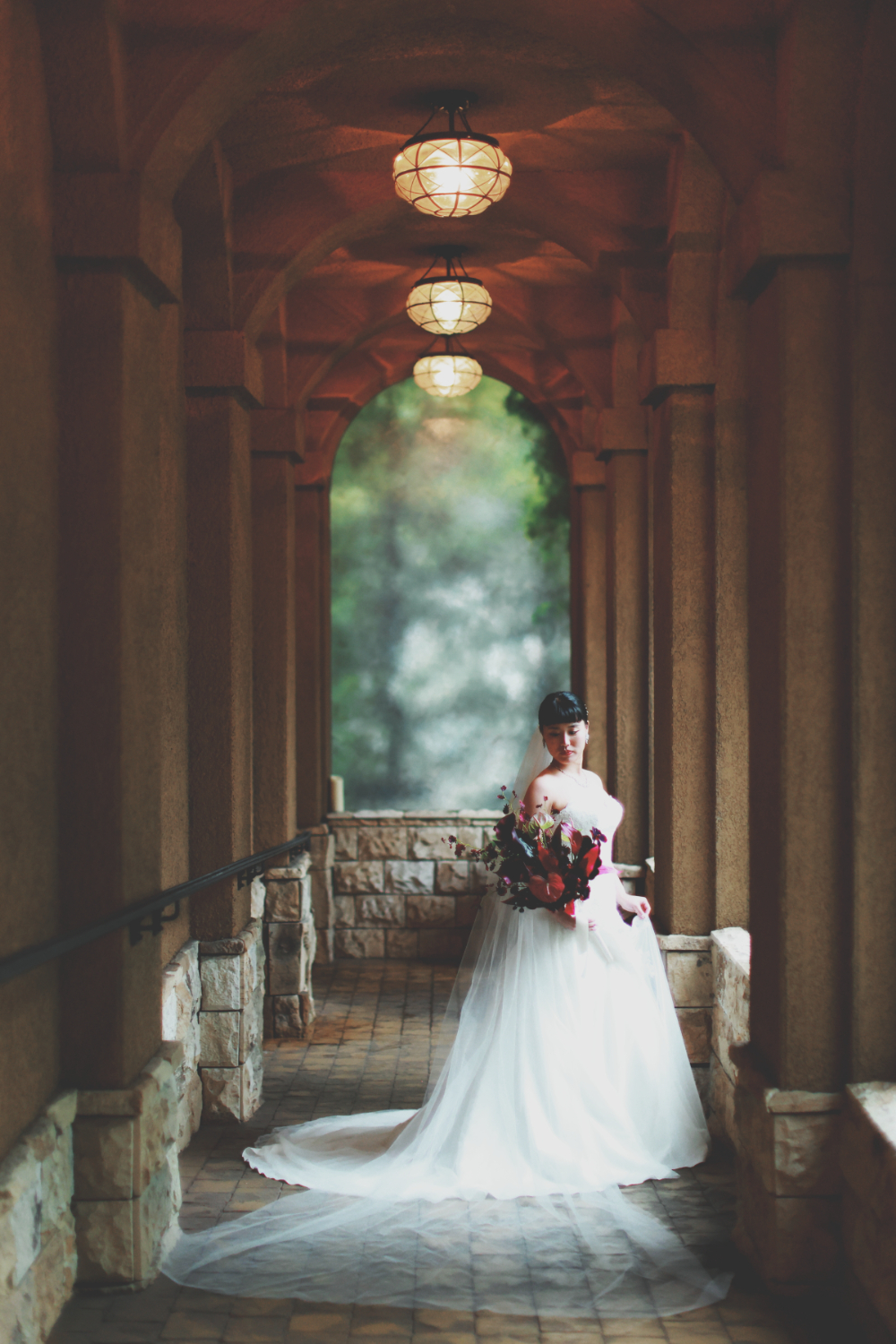 憧れのロングベールに包まれて。涙はいらない。笑顔いっぱいの結婚式