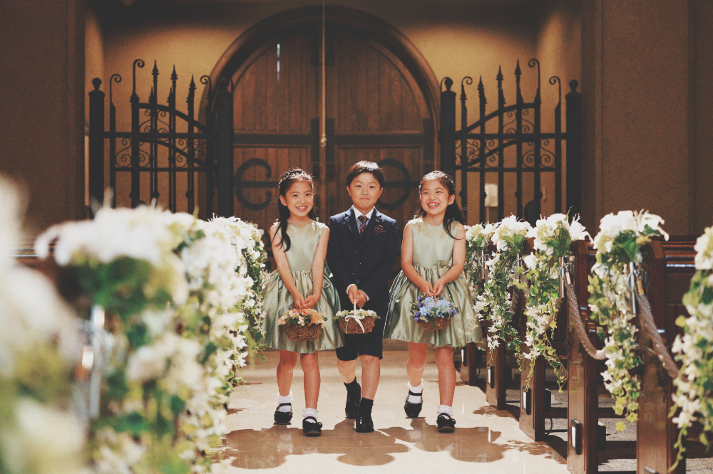 憧れのロングベールに包まれて。涙はいらない。笑顔いっぱいの結婚式