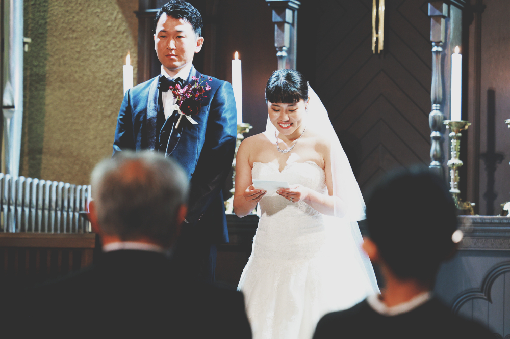 憧れのロングベールに包まれて。涙はいらない。笑顔いっぱいの結婚式