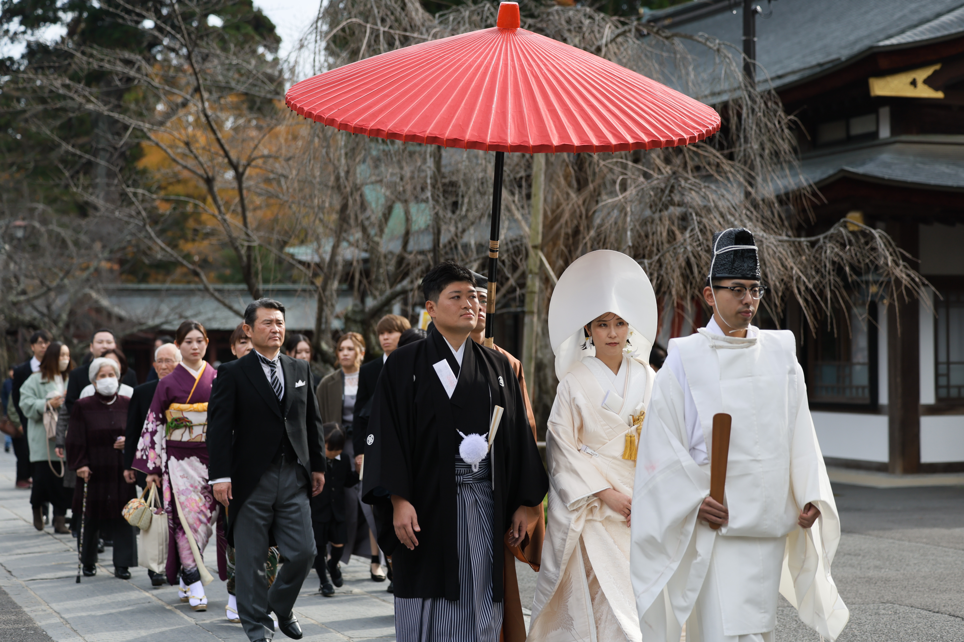 秋の鹽竈神社で結婚式 ~紅葉を感じながらのロケーション撮影~