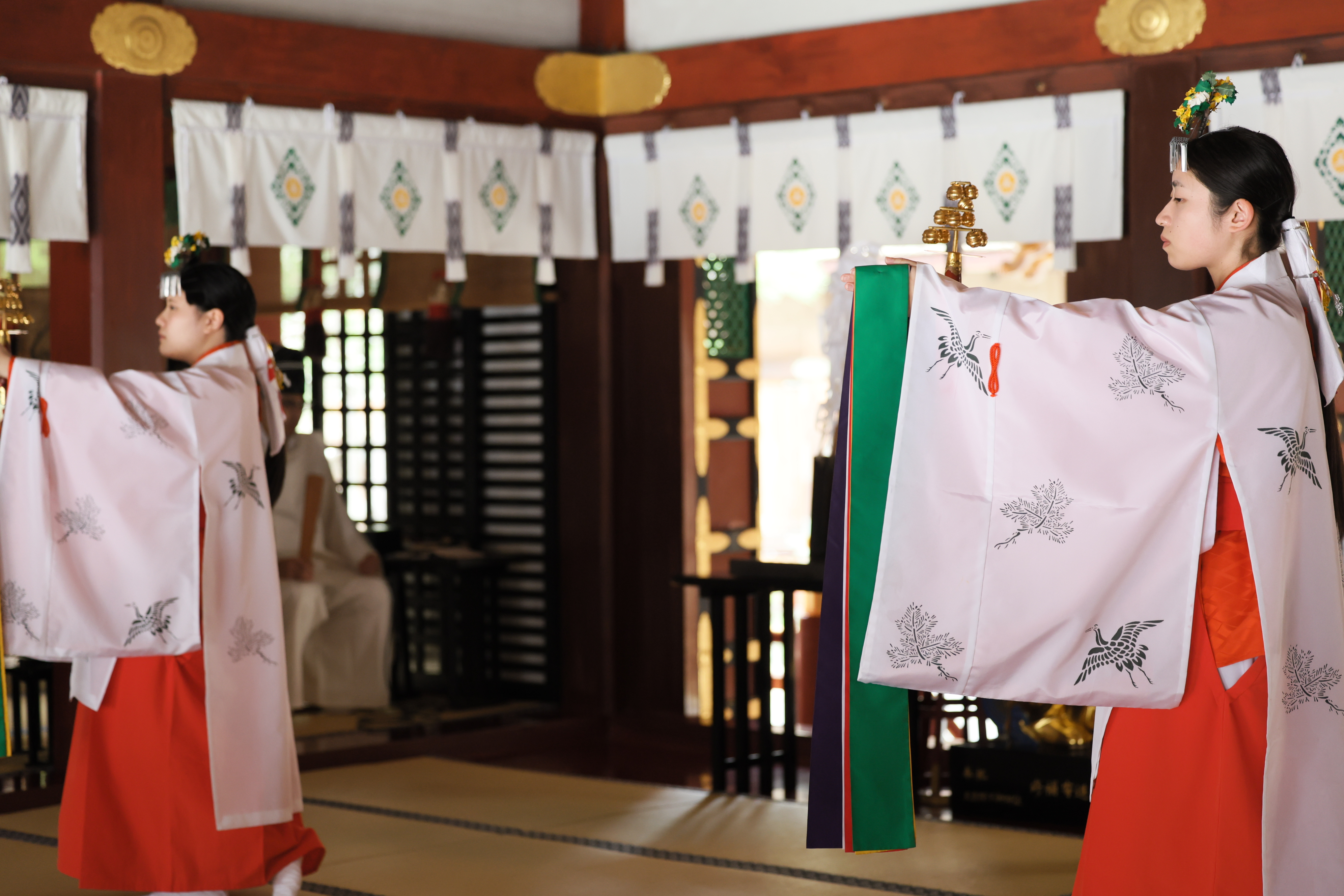 秋の鹽竈神社で結婚式 ~紅葉を感じながらのロケーション撮影~