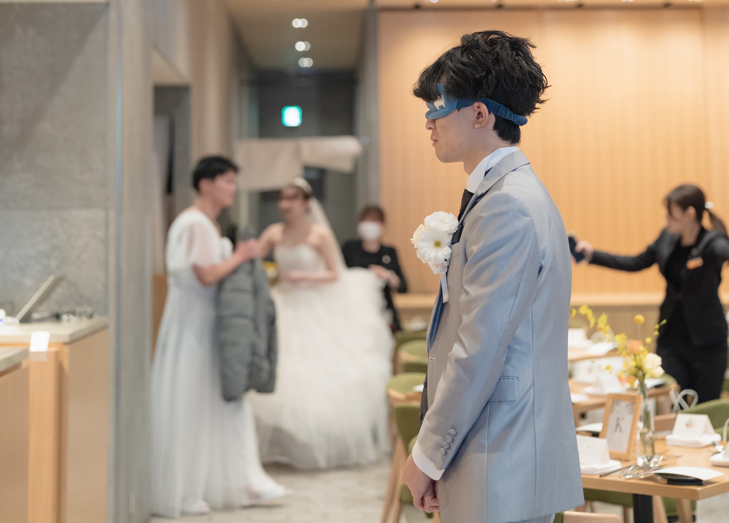 ファーストミートでまさかのサプライズ！新郎友人がドレス姿に？！