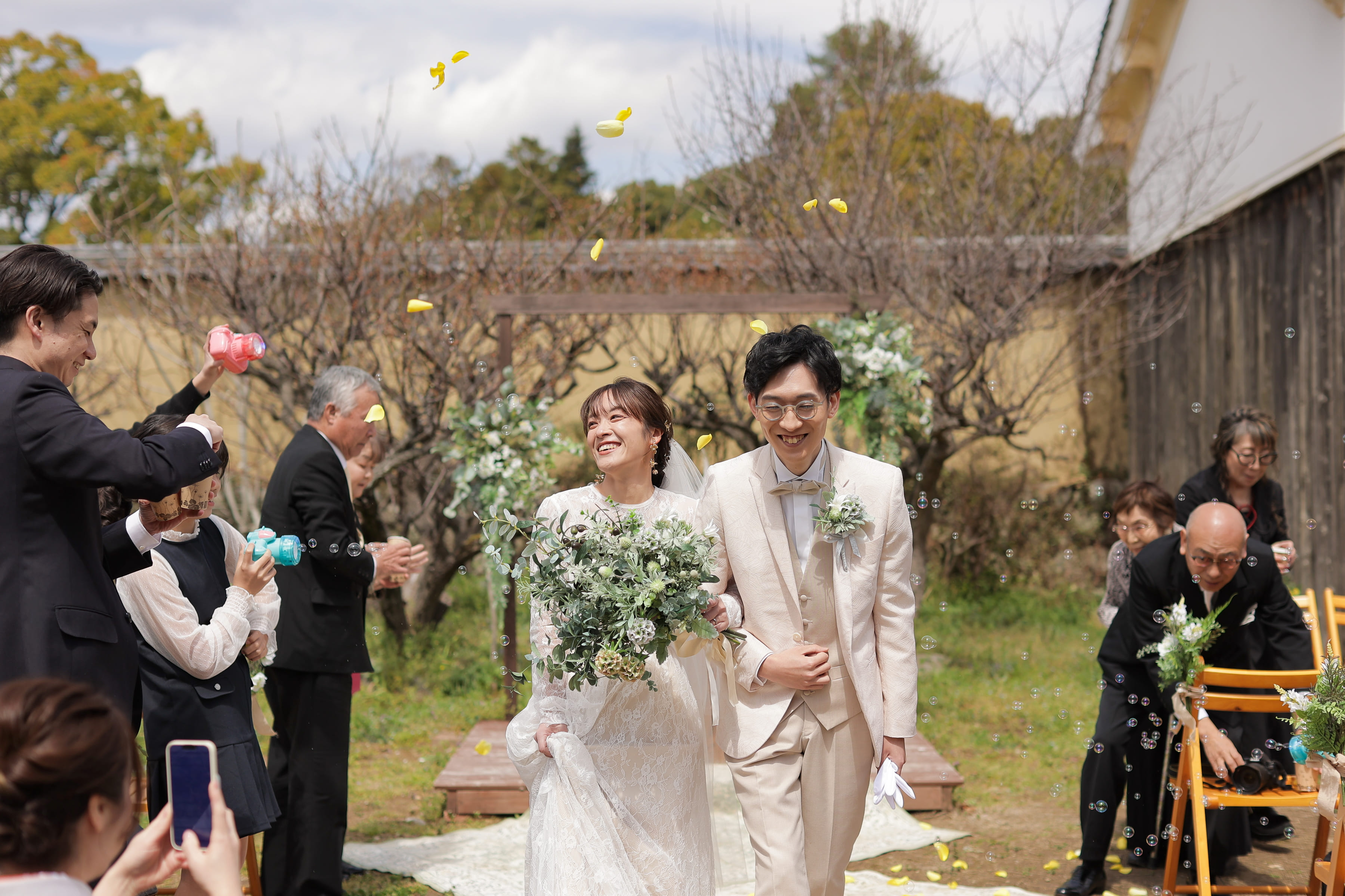 本と歴史に囲まれて。古民家で叶えた温もりウェディング