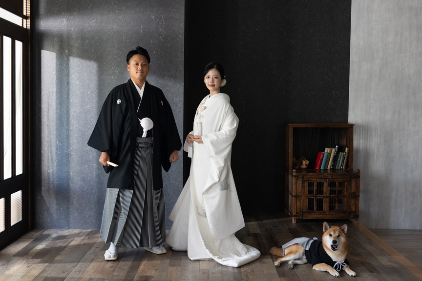 和装×ペットと一緒に。スタイリッシュなスタジオで叶えるアットホームフォトウェディング