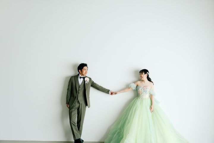 熊本チャペル　フォトウエディングレポート　No.49　カラードレスでスタジオ前撮り（ファミリーフォト）