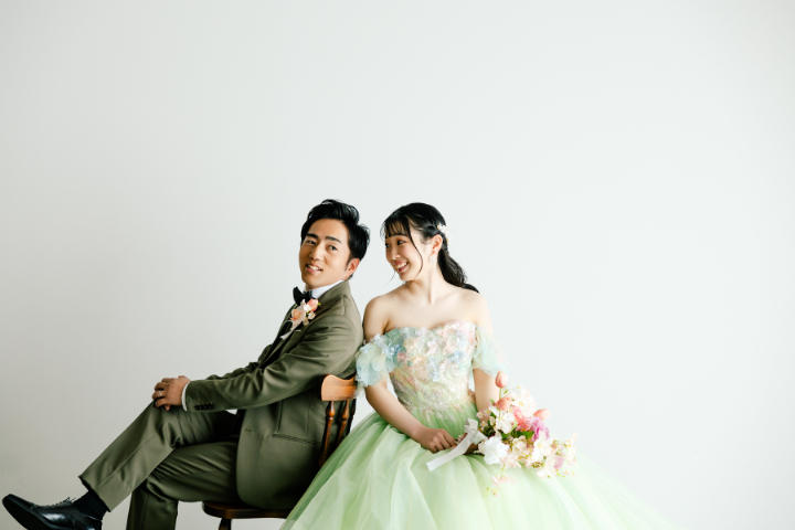熊本チャペル　フォトウエディングレポート　No.49　カラードレスでスタジオ前撮り（ファミリーフォト）