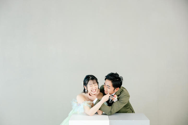 熊本チャペル　フォトウエディングレポート　No.49　カラードレスでスタジオ前撮り（ファミリーフォト）