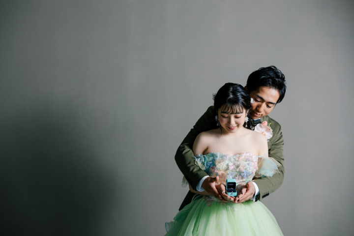 熊本チャペル　フォトウエディングレポート　No.49　カラードレスでスタジオ前撮り（ファミリーフォト）