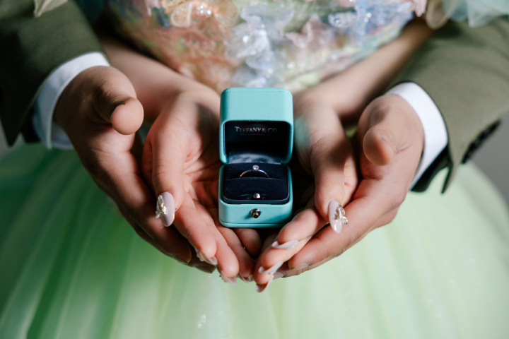 熊本チャペル　フォトウエディングレポート　No.49　カラードレスでスタジオ前撮り（ファミリーフォト）