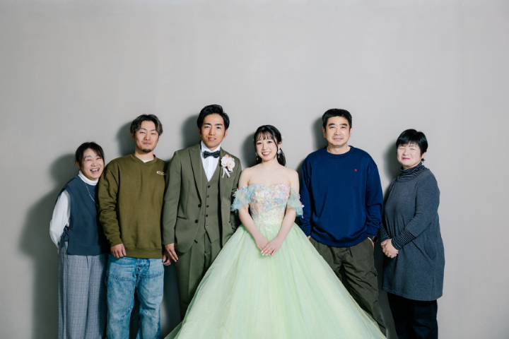 熊本チャペル　フォトウエディングレポート　No.49　カラードレスでスタジオ前撮り（ファミリーフォト）