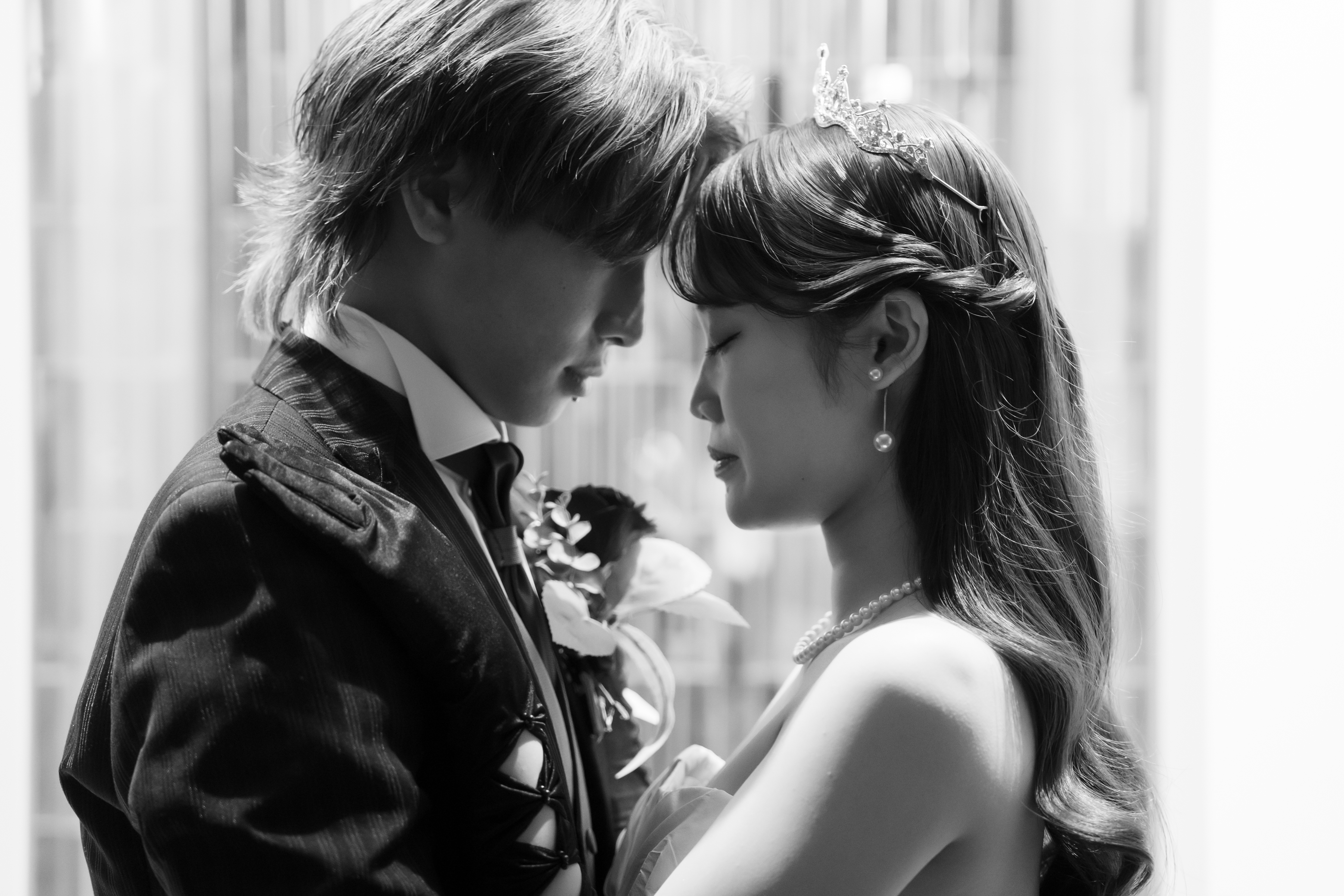 チャペルでクールに、シックなフォトウェディング！