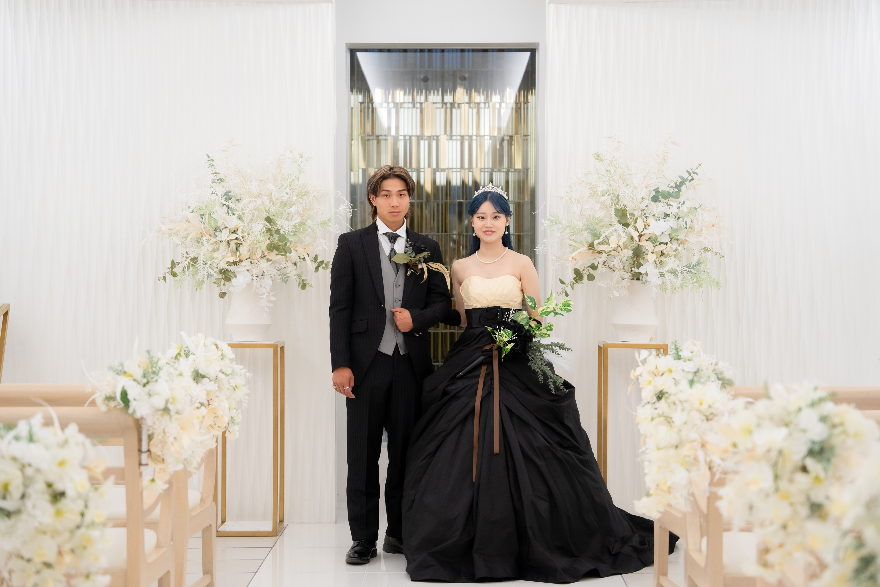 チャペルでクールに、シックなフォトウェディング！