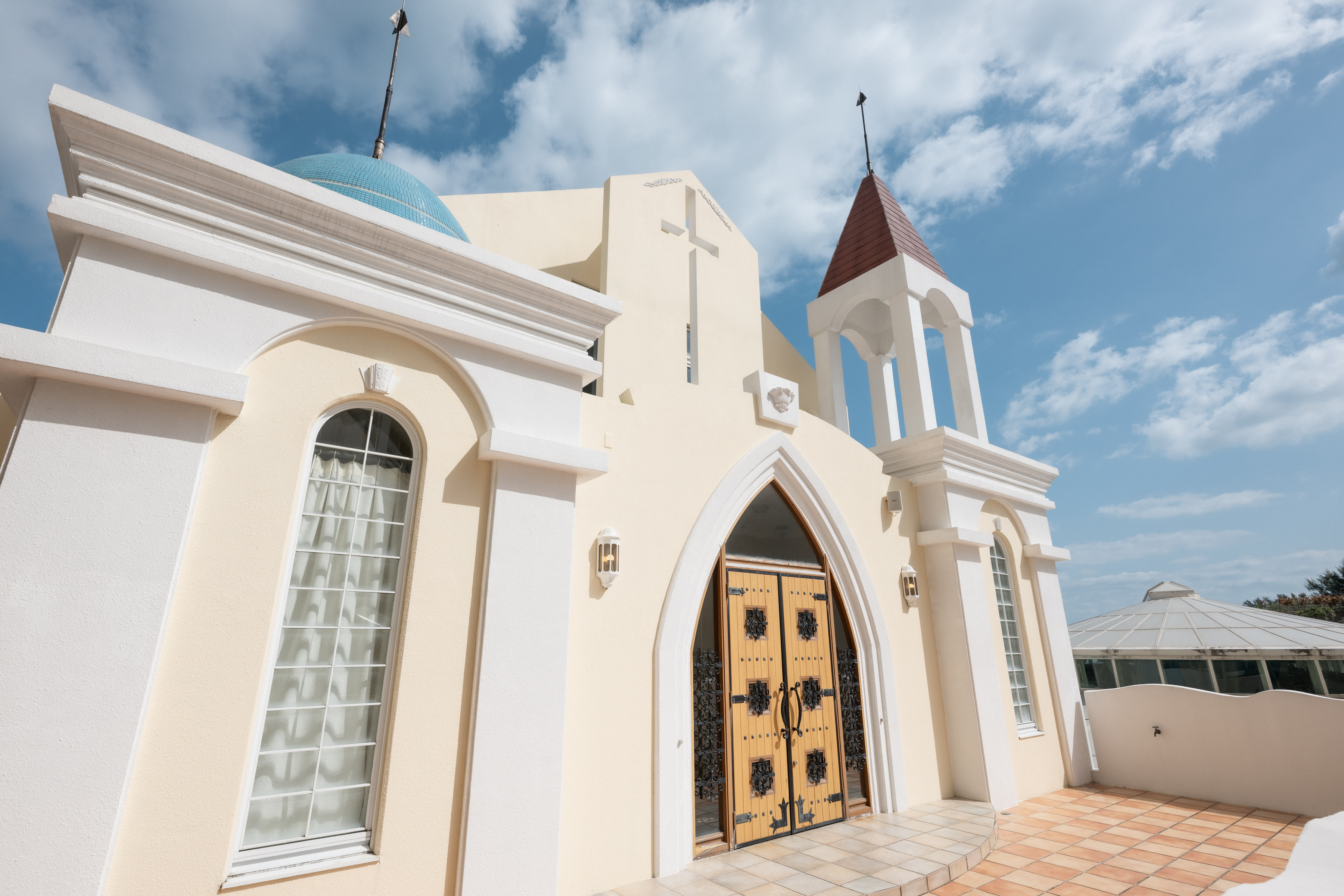 沖縄旅行で叶えた、海と光に包まれる後撮りフォトウエディング