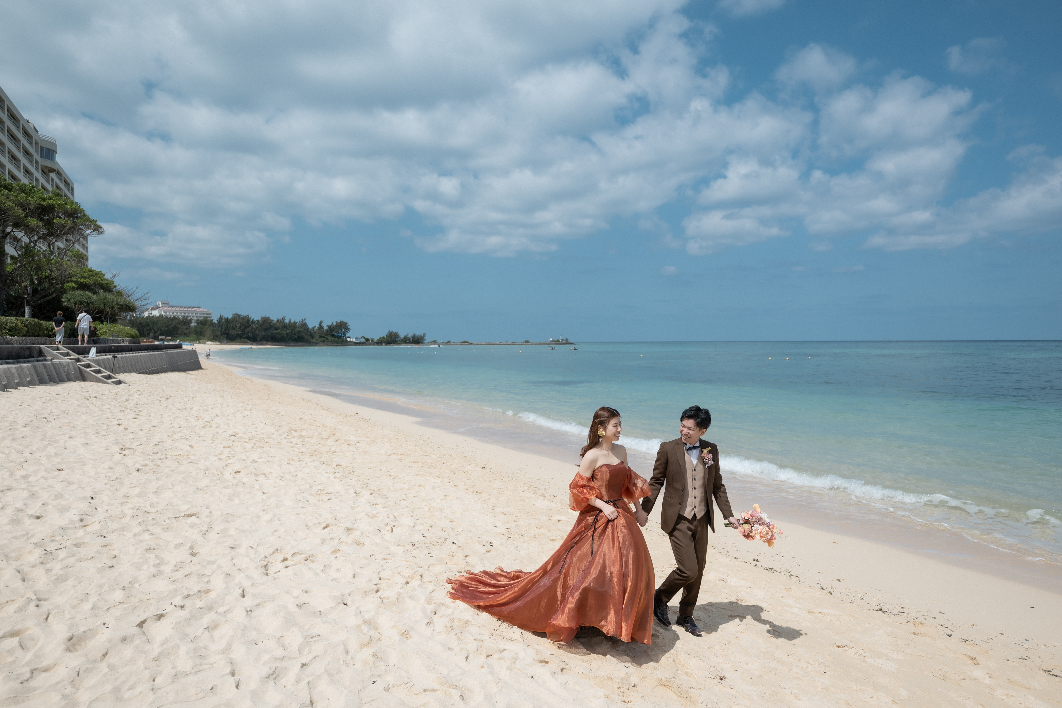 沖縄旅行で叶えた、海と光に包まれる後撮りフォトウエディング
