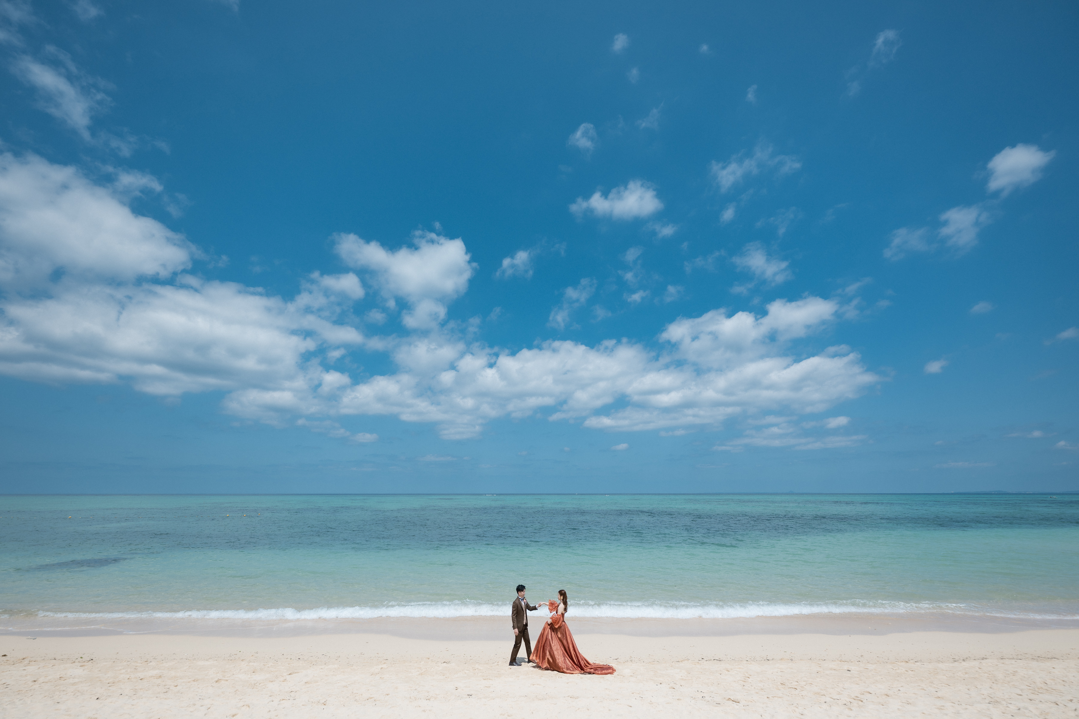 沖縄旅行で叶えた、海と光に包まれる後撮りフォトウエディング