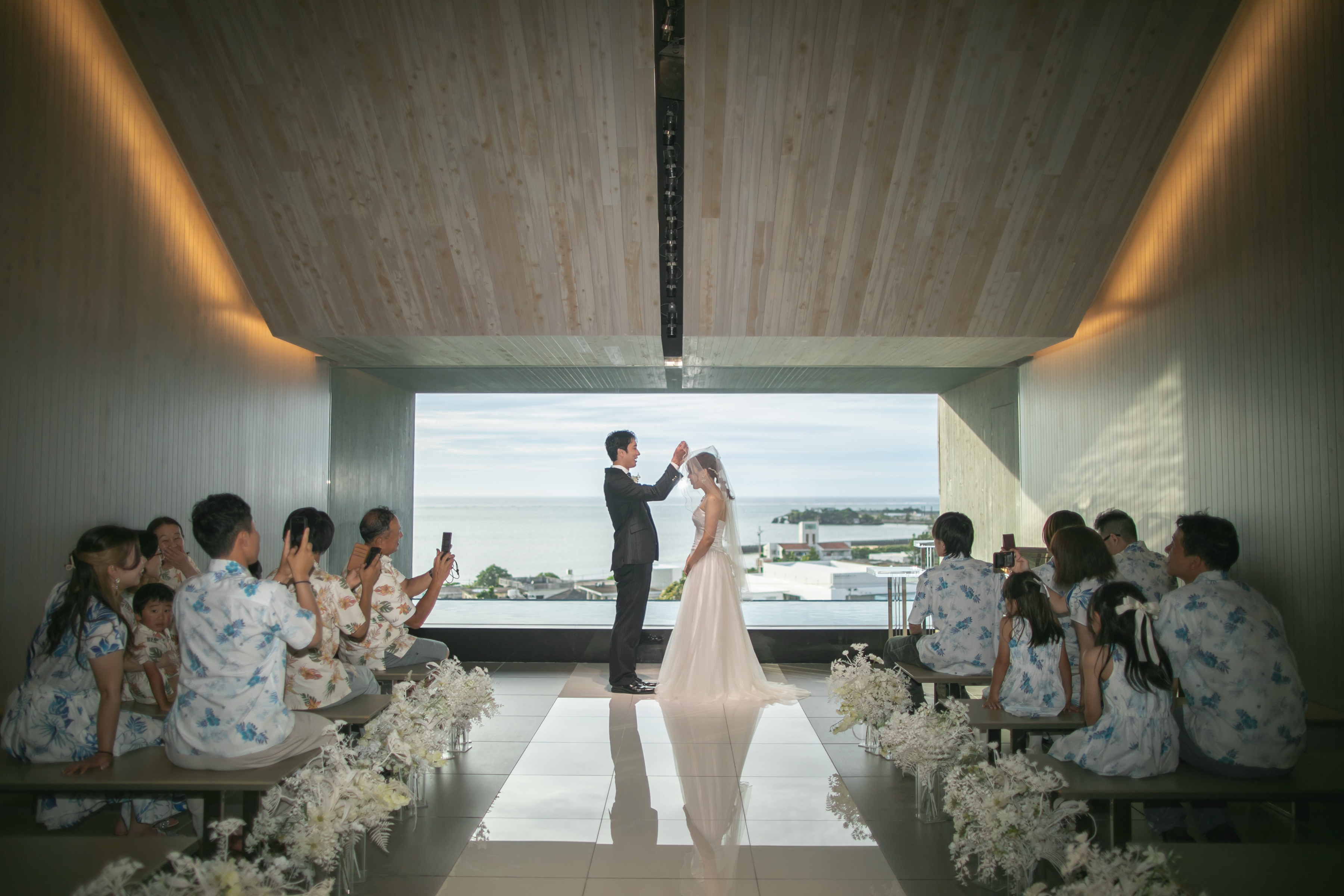 挙式なしでも叶う「お披露目フォト＆会食」