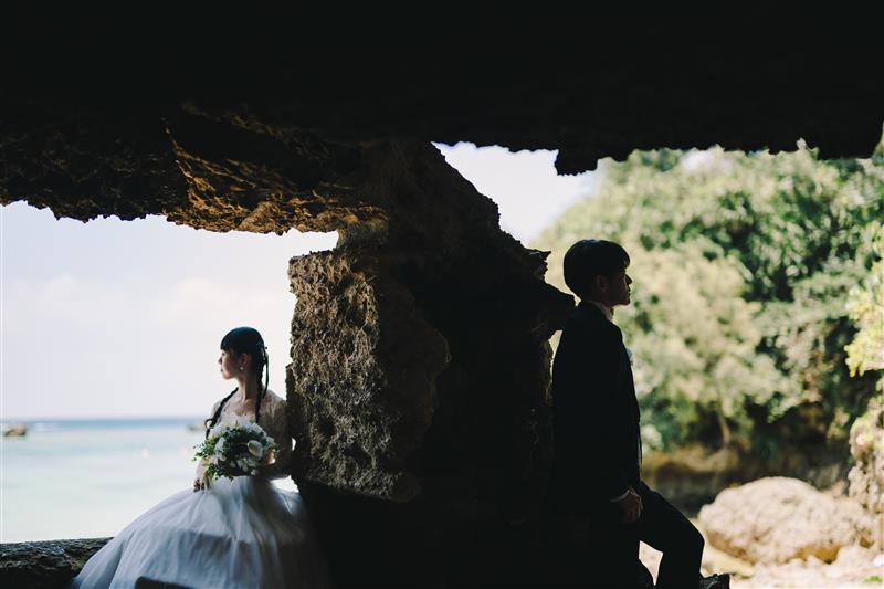 青の洞窟だけじゃない!真栄田岬で叶える、ダイナミック&神秘的な「崖+ビーチ」