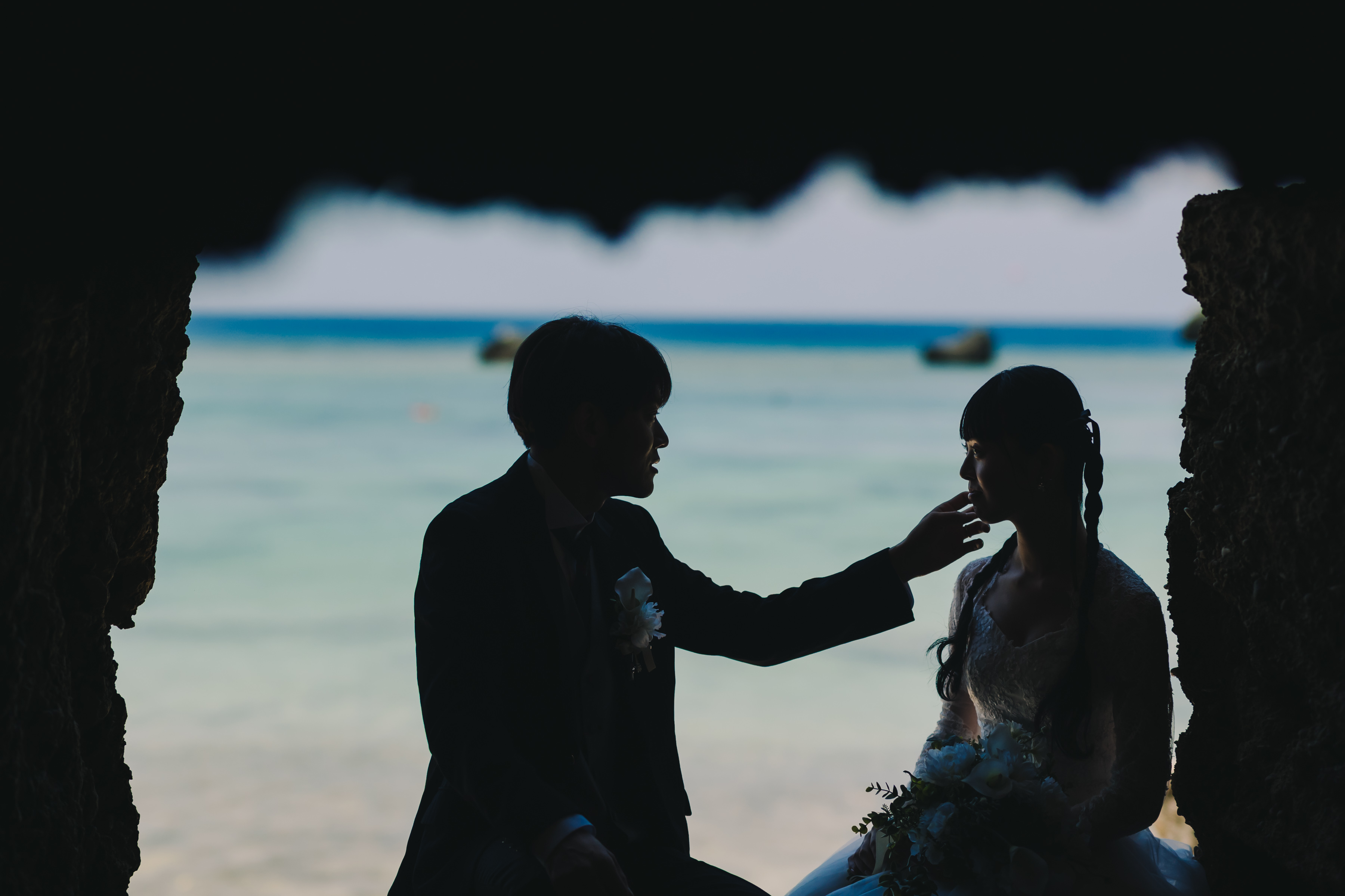 青の洞窟だけじゃない!真栄田岬で叶える、ダイナミック&神秘的な「崖+ビーチ」