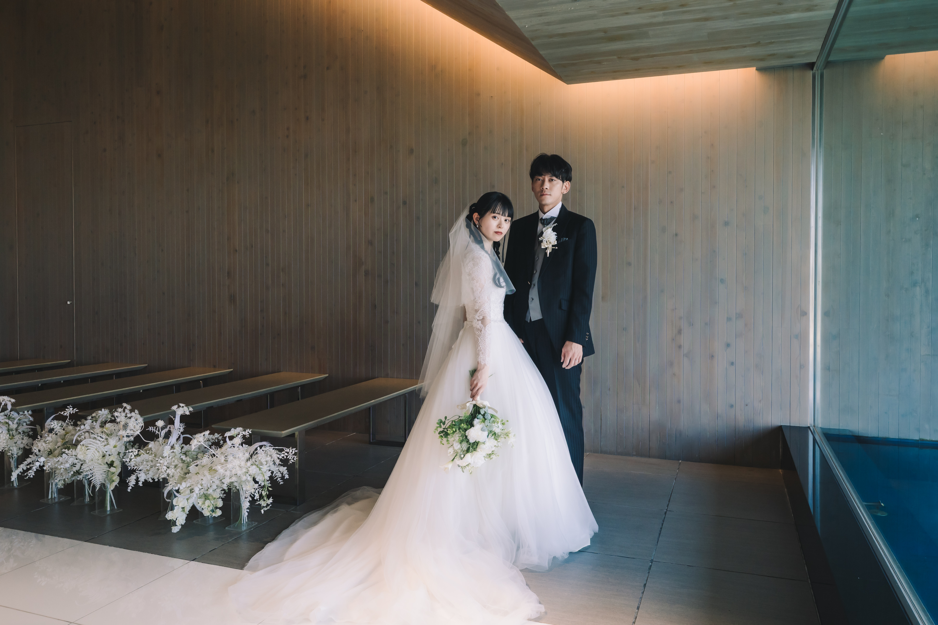 木漏れ日のガーデンと海が見えるチャペル