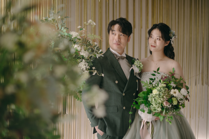 ドレス、タキシード、ブーケの色味を合わせたリンクコーデ💓