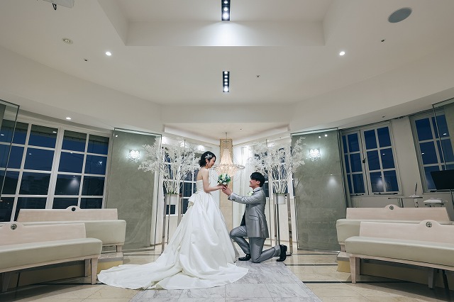 神戸店では、フォトでも結婚式でもハーバーランドの海を背景に素敵な写真が残ります!