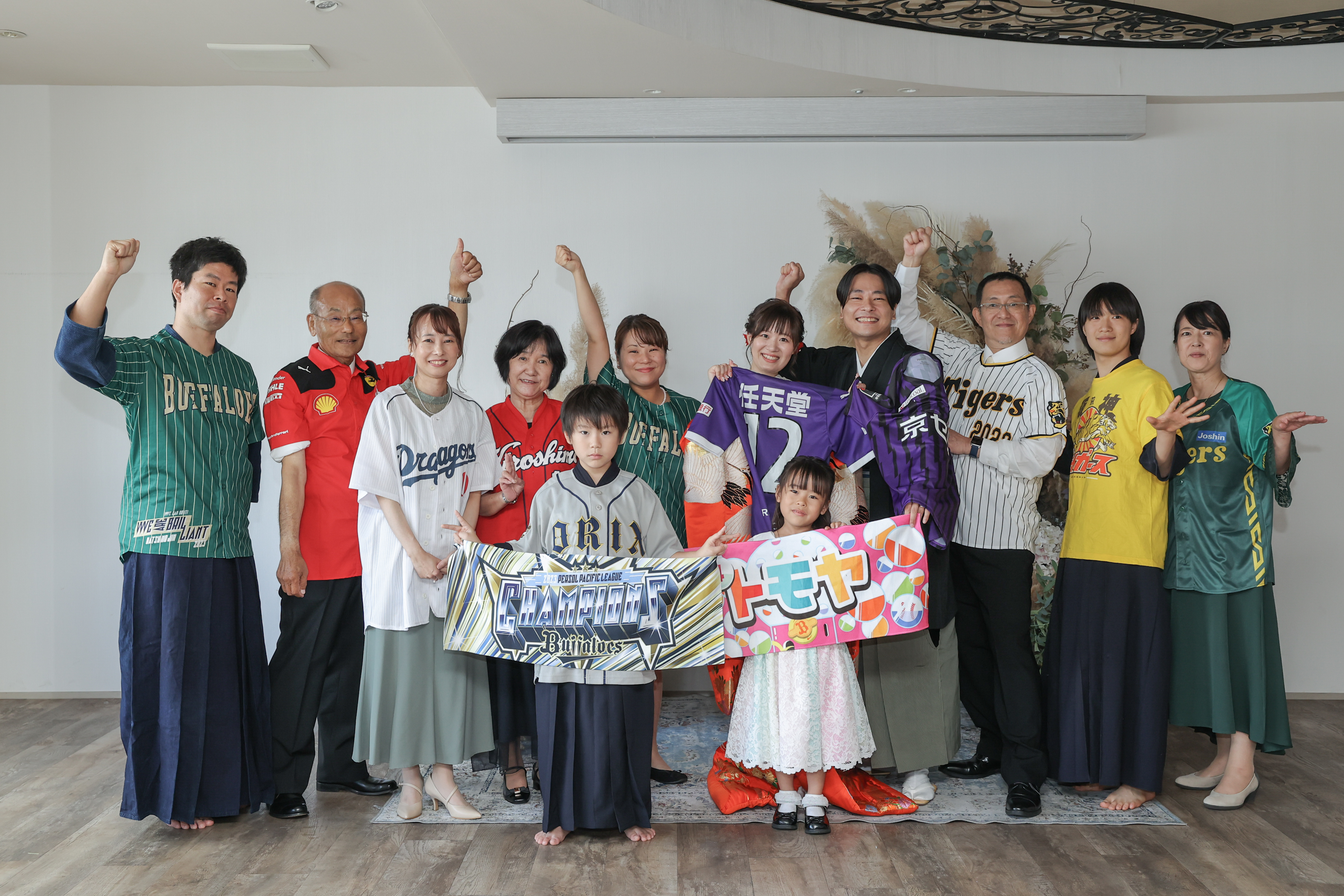 大好きなグッズを持って楽しく撮影✨