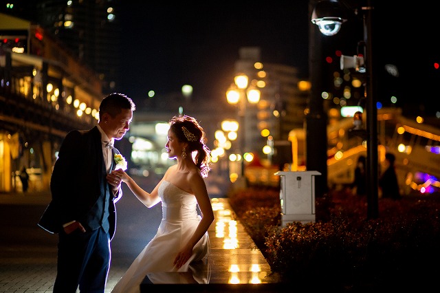 神戸店では、フォトでも結婚式でもハーバーランドの海を背景に素敵な写真が残ります!