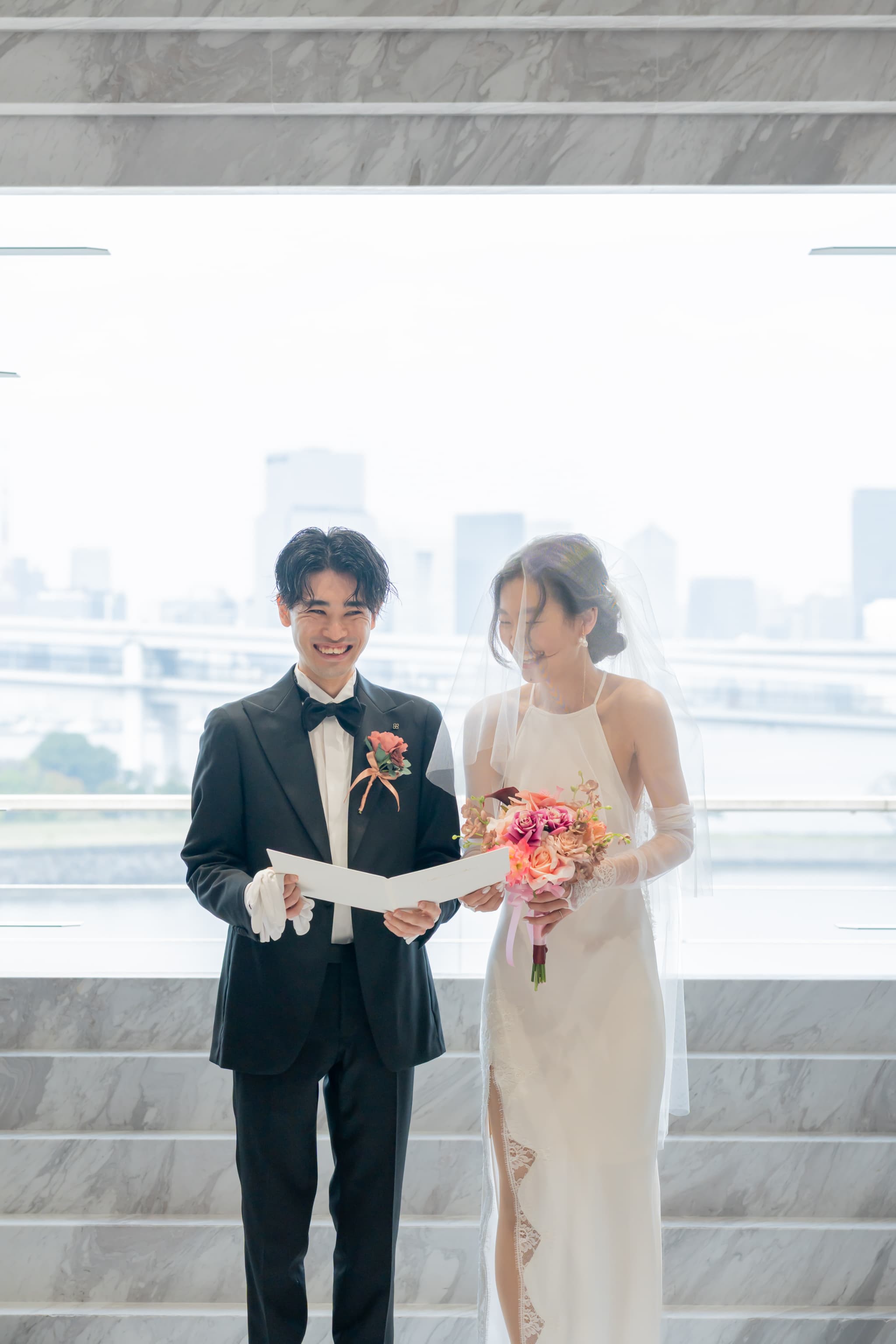 お台場での家族と友人に囲まれた二部制ウェディングの一日