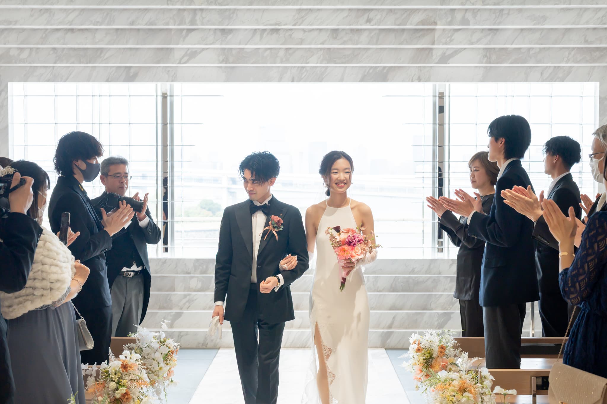 お台場での家族と友人に囲まれた二部制ウェディングの一日