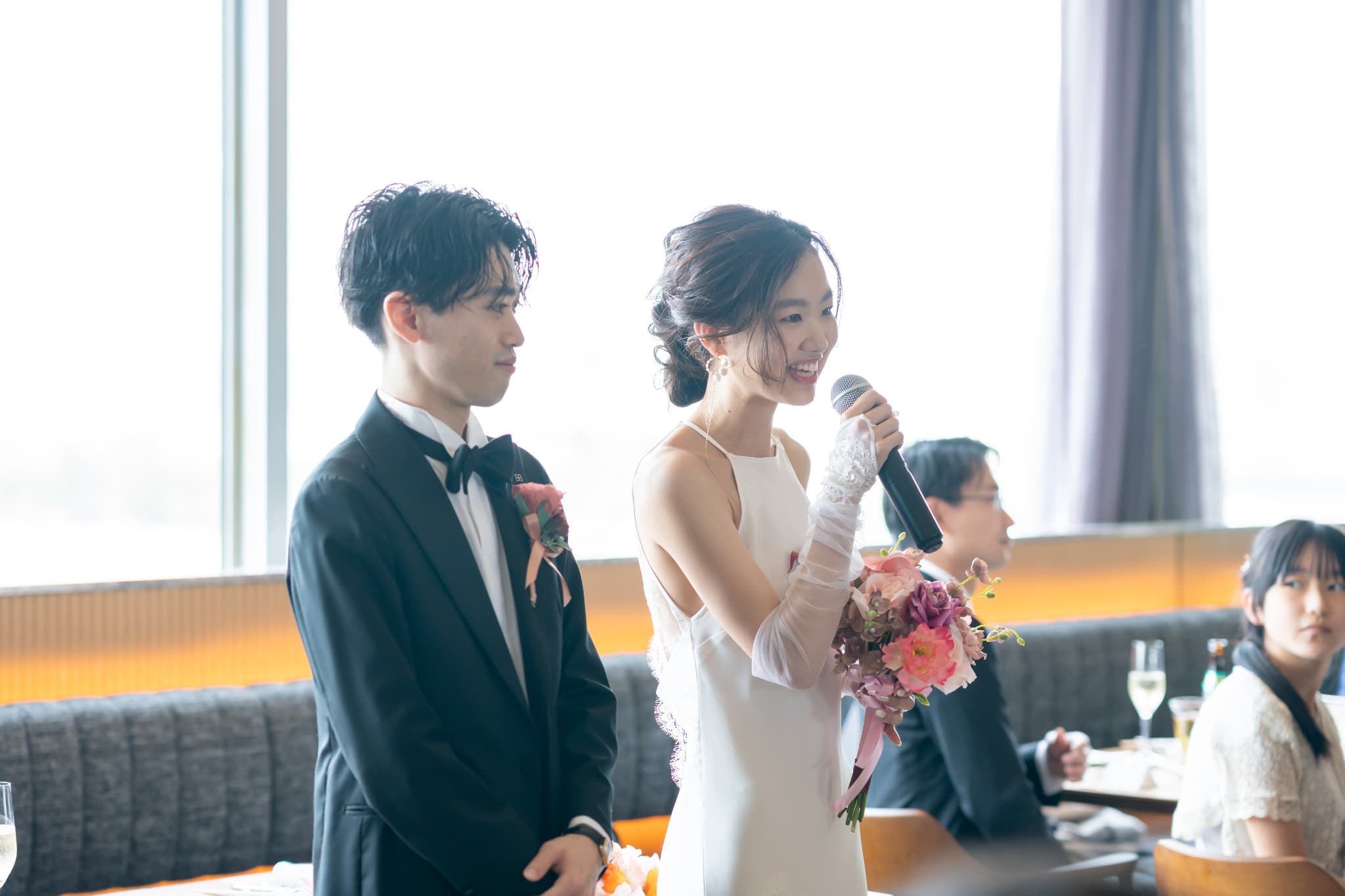 お台場での家族と友人に囲まれた二部制ウェディングの一日