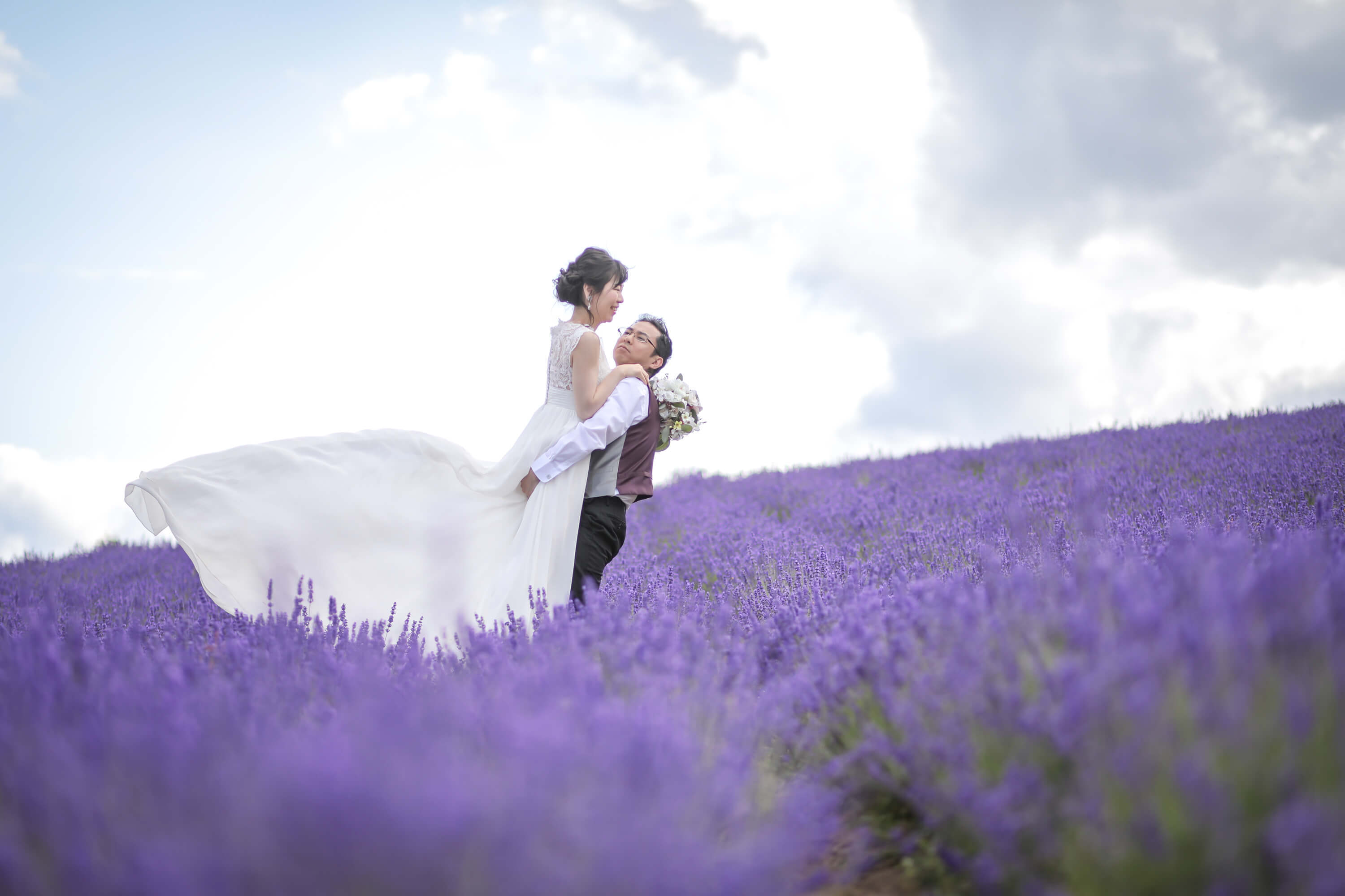 富良野市内最大のラベンダー畑でWEDDING♡