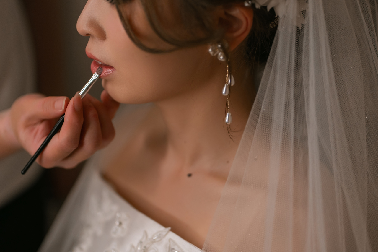 【ブライダル豆知識】　「美容師さん」と「ブライダルヘアメイクさん」って、何が違うの？