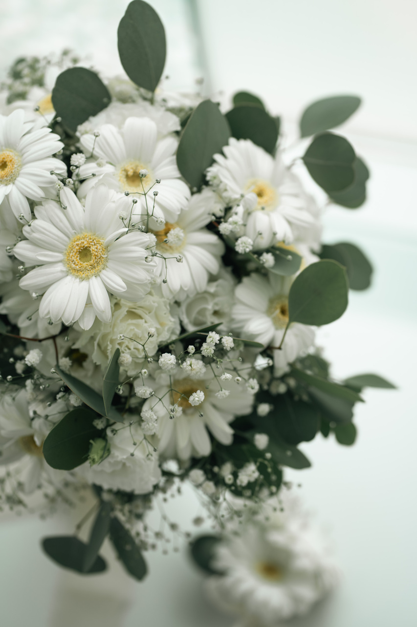 【コラム】なぜブーケとブートニアは同じお花で作る？