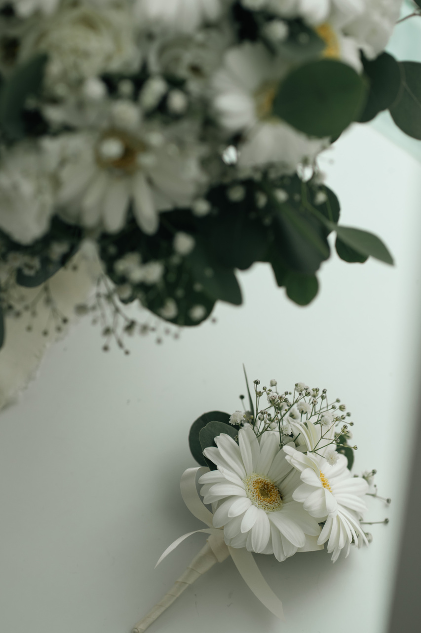 【コラム】なぜブーケとブートニアは同じお花で作る？