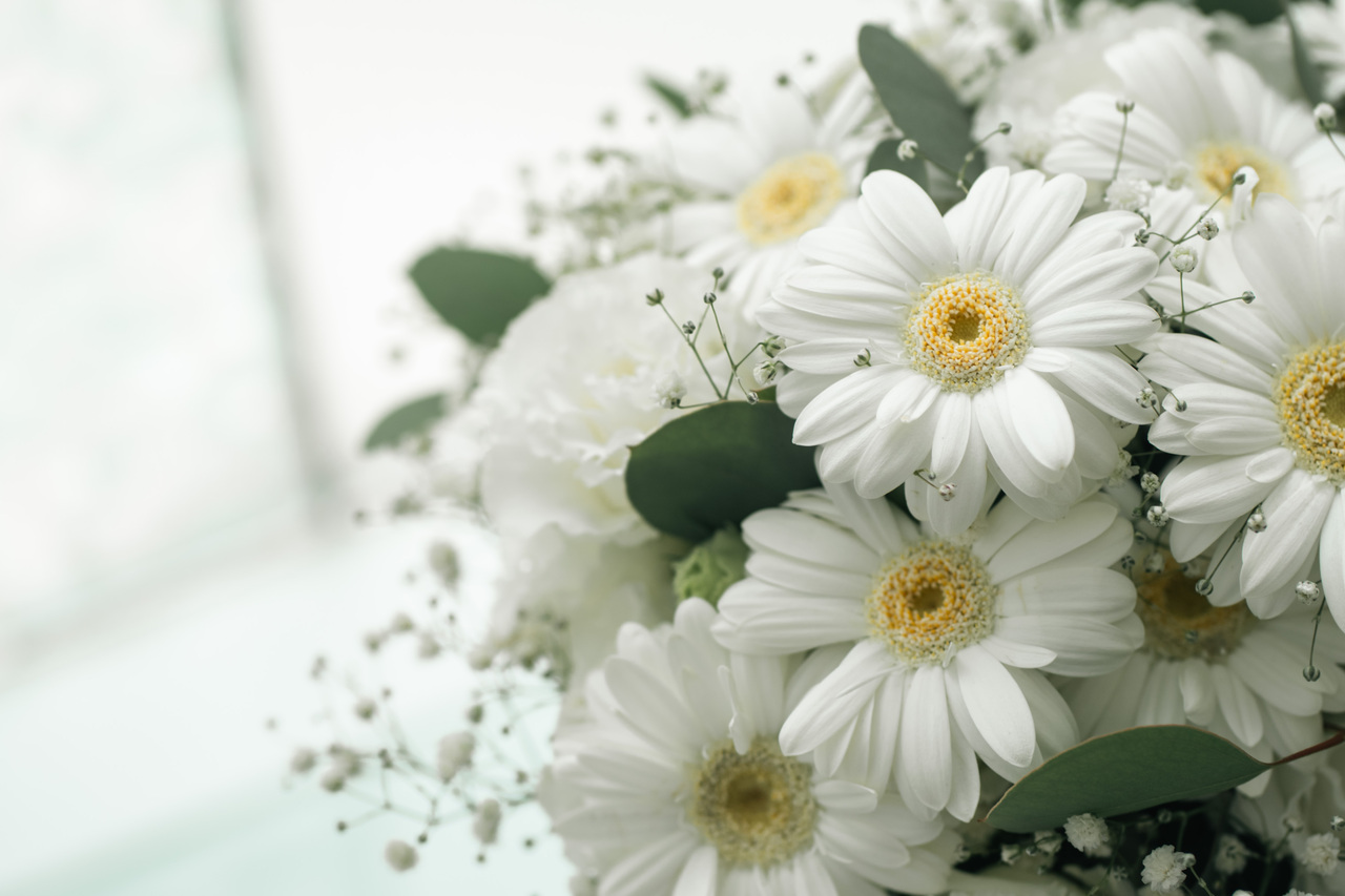 【コラム】なぜブーケとブートニアは同じお花で作る？