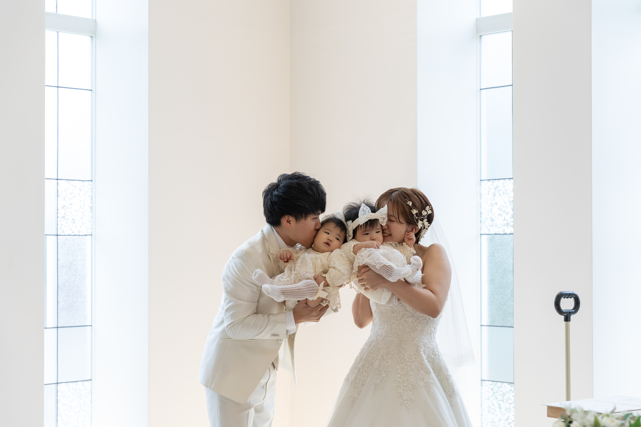 可愛らしい双子の天使たち