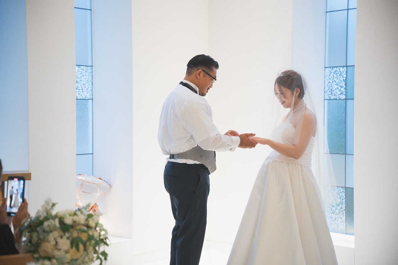 家族から新郎新婦へサプライズ挙式