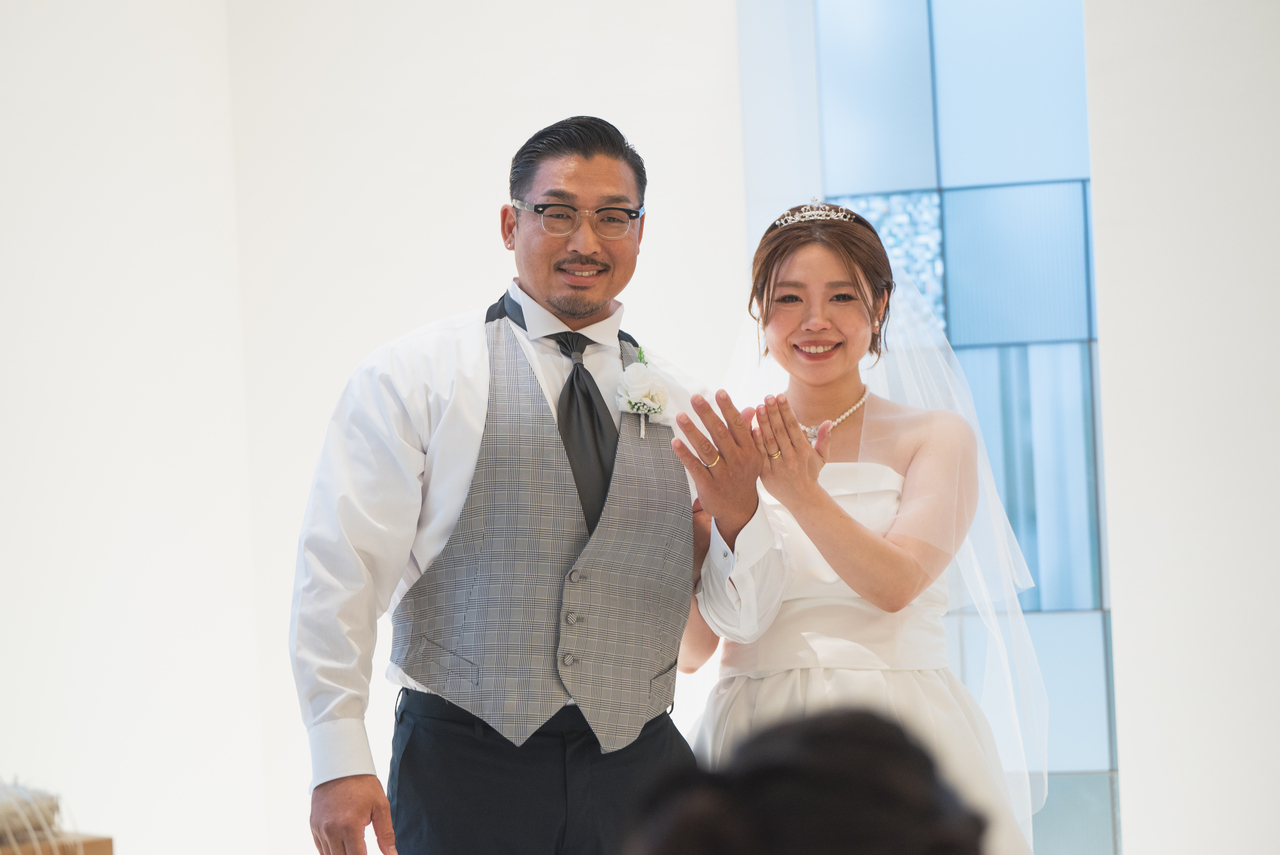 家族から新郎新婦へサプライズ挙式