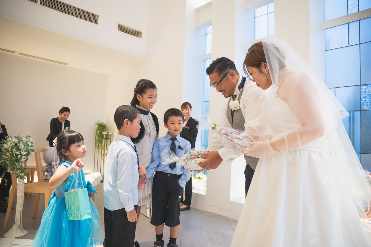 家族から新郎新婦へサプライズ挙式