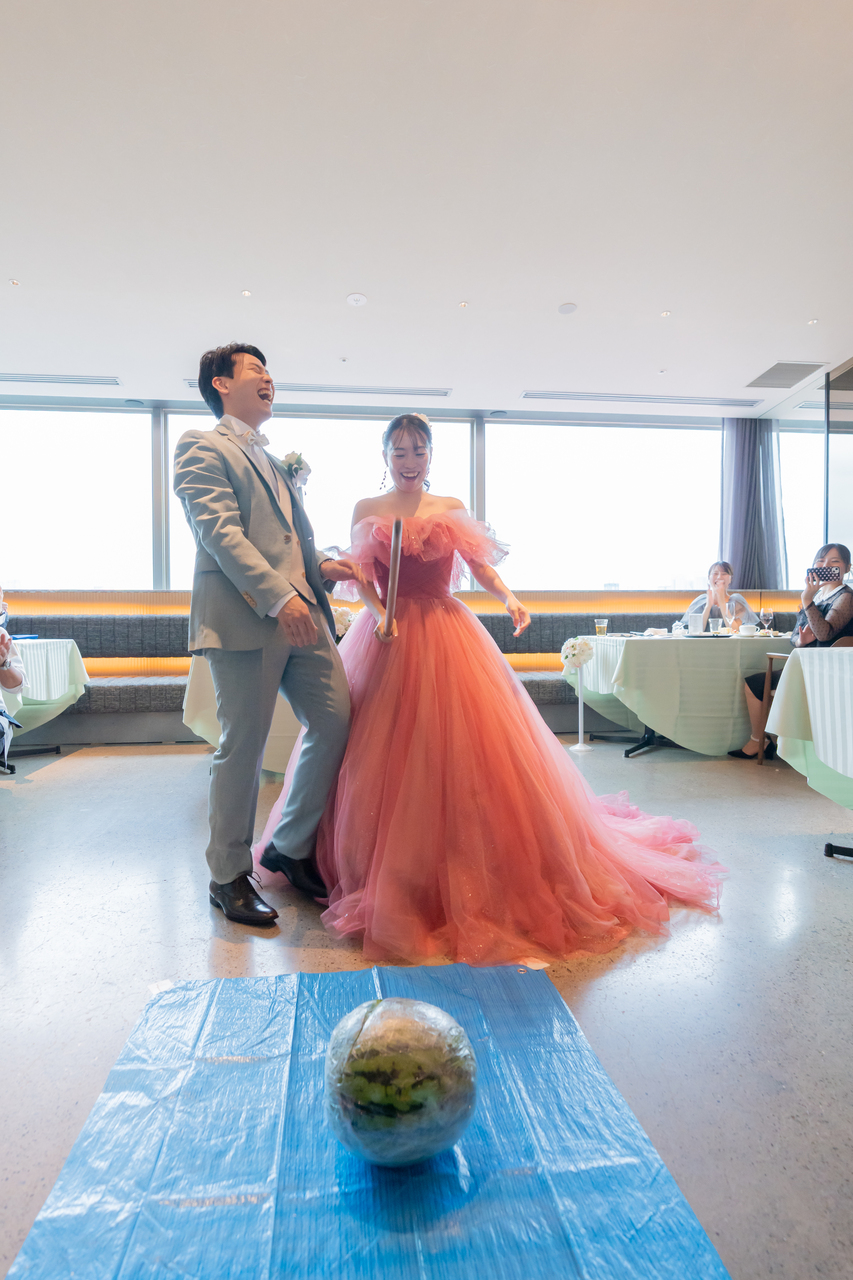 夏の思い出づくりは結婚式で!両家みんなで楽しむスイカ割り