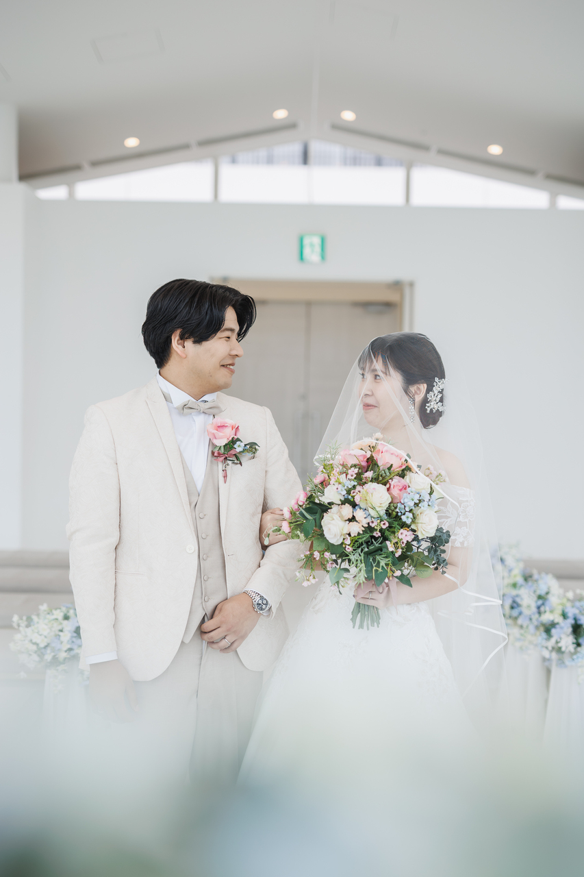 とびきりの笑顔にキュン♡ご家族みんなで残すチャペルビーチフォト