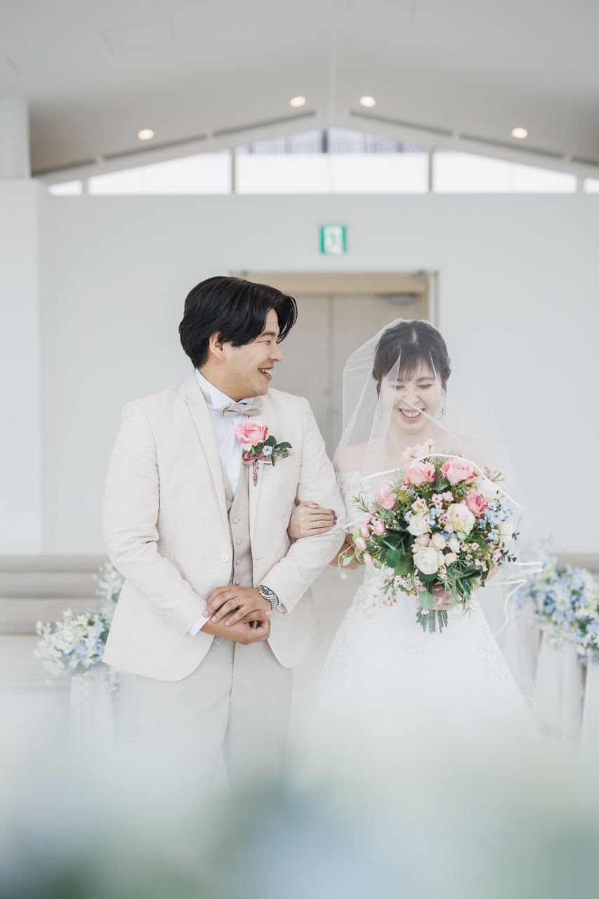 とびきりの笑顔にキュン♡ご家族みんなで残すチャペルビーチフォト