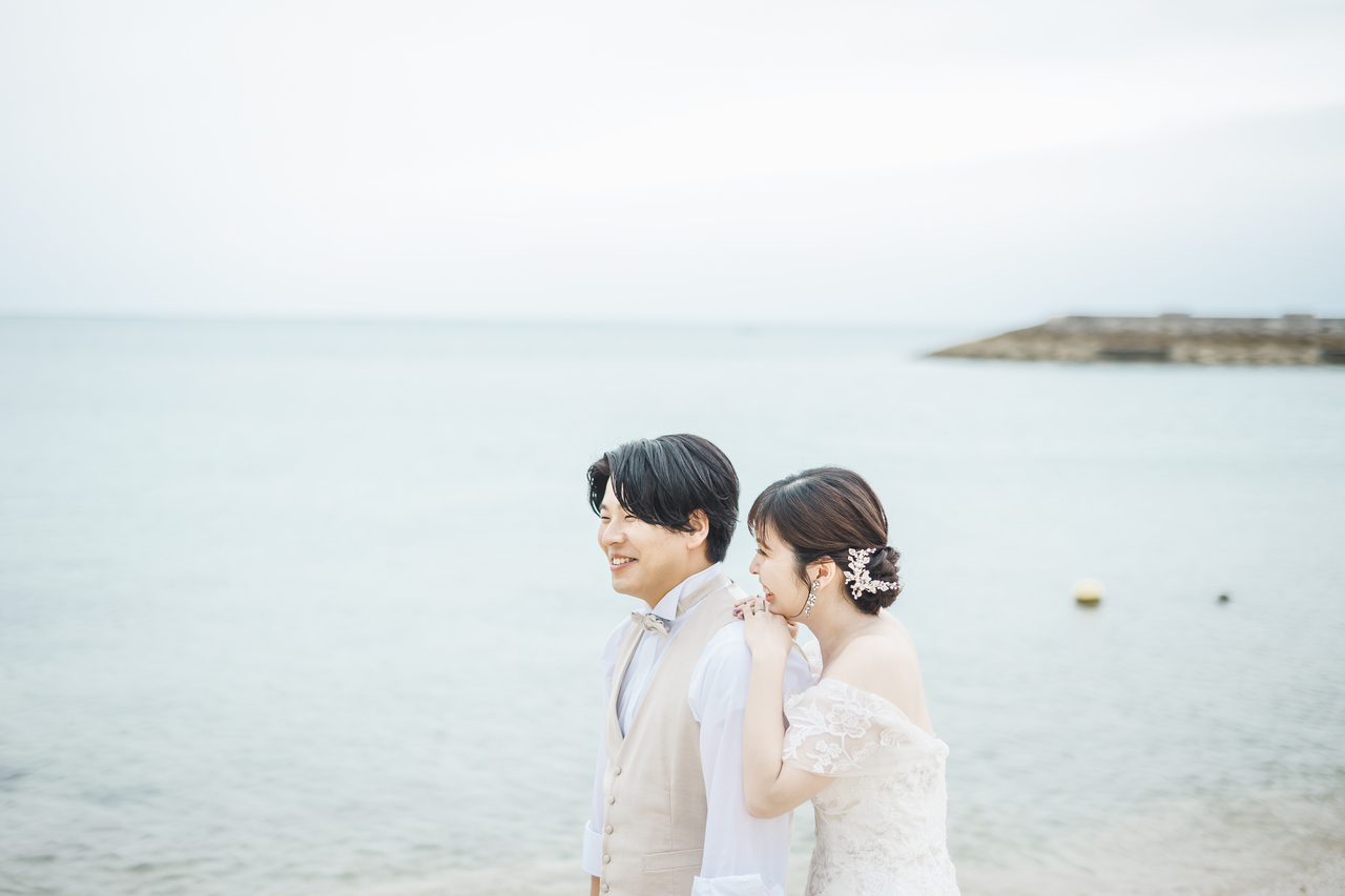 とびきりの笑顔にキュン♡ご家族みんなで残すチャペルビーチフォト