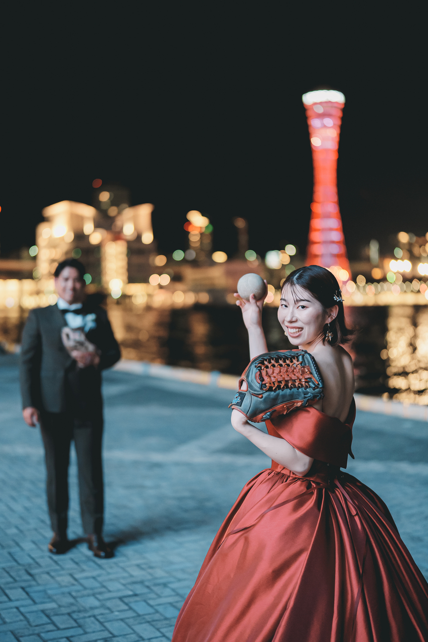 神戸の夜景に映える、赤のカラードレスでナイトロケーション撮影♡