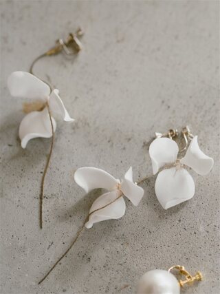 新作のイヤリングをご紹介いたします。