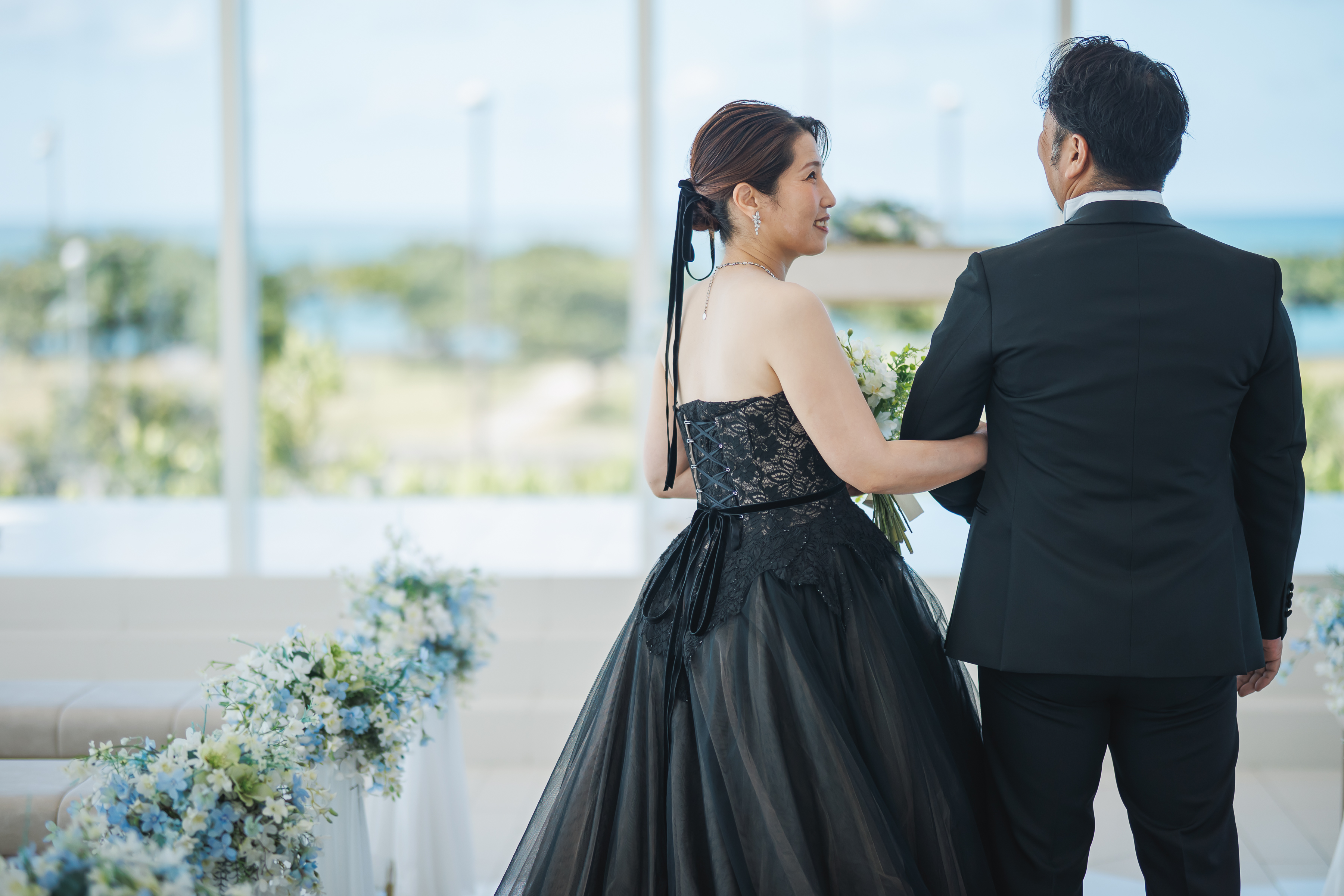 自分たちらしい色で。漆黒のドレスで刻む大人な沖縄フォト