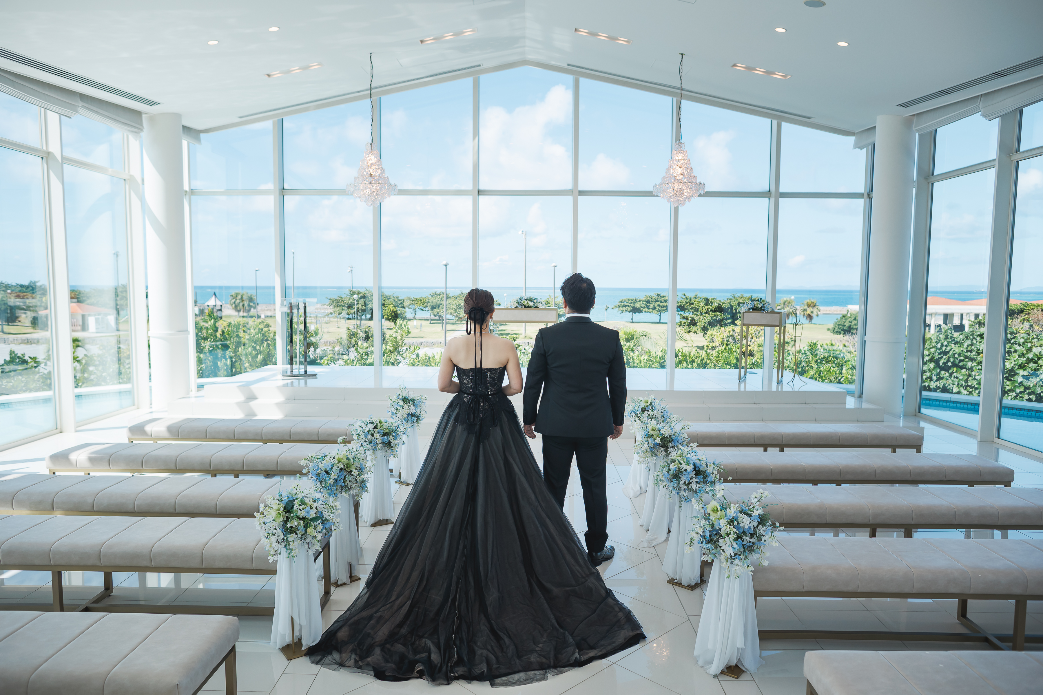 自分たちらしい色で。漆黒のドレスで刻む大人な沖縄フォト