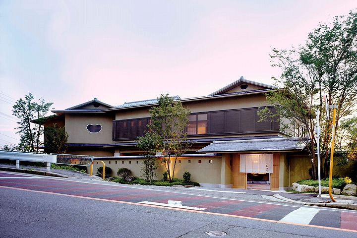 小さな結婚式福岡店　桜坂観山荘とのコラボプラン誕生?