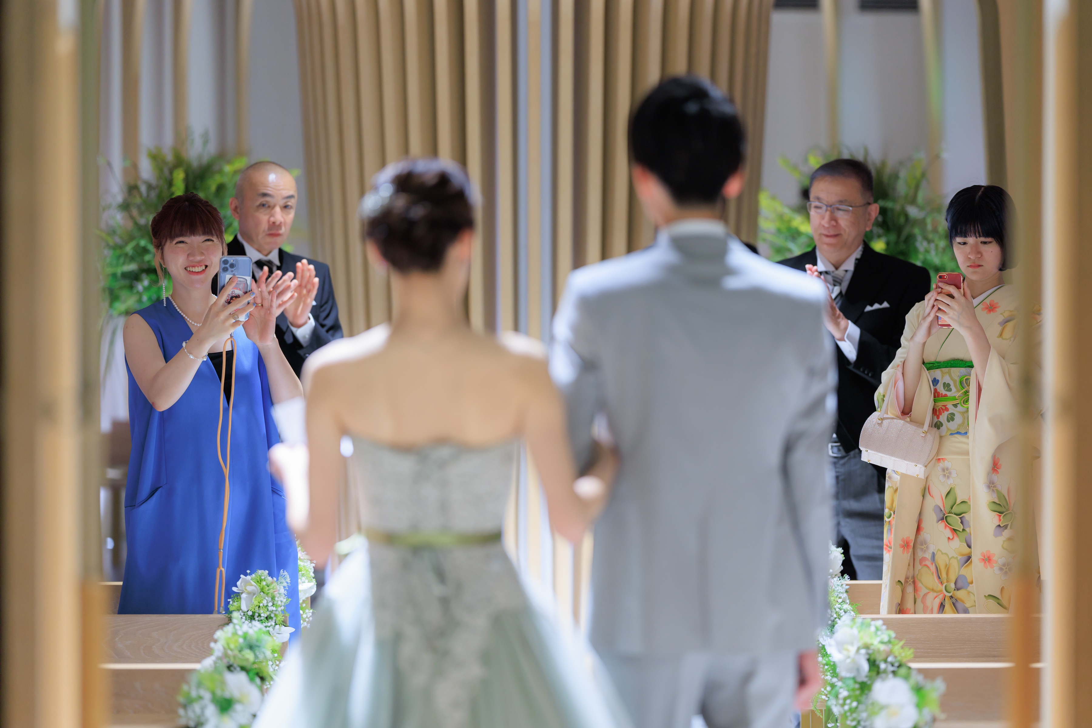 人気演出をご紹介~挙式編 オーバーカラードレス再入場~